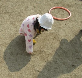 いろいろな遊びみっけ！！(1歳児あひる組)