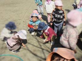 滑り台で遊んだよ(２歳児ぺんぎん組)